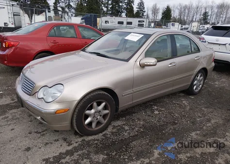 2002 Mercedes-Benz C 240 z USA, uszkodzony, nr VIN WDBRF61J42F284182